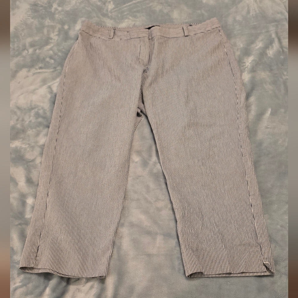 Talbots Women's Curvy Seersucker Capri Pants Size 16 (1105)